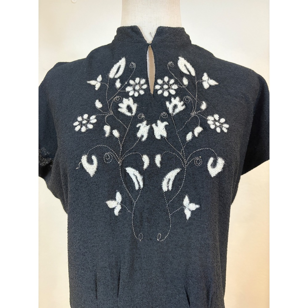 Vtg 40s Knit Top Womens L Black Floral Embroidered Button Back Art to wear - Picture 2 of 8
